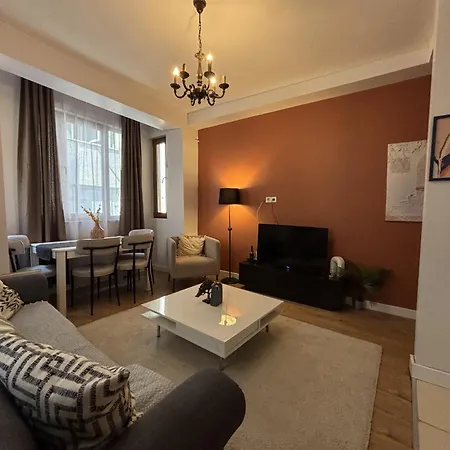 Stylish 2br Flat Near Grand Bazaar Eminoenue *
