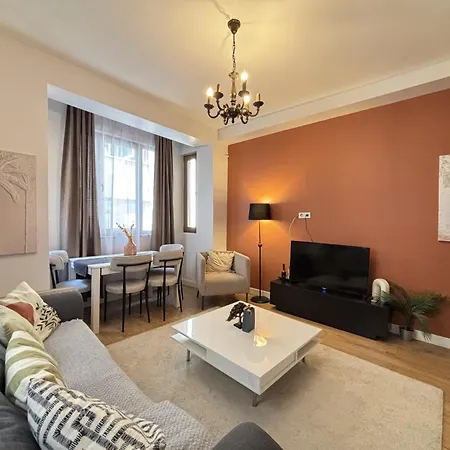 Stylish 2br Flat Near Grand Bazaar Eminoenue *